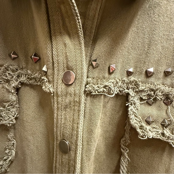 Blue B Collection Studded Distressed Jean Jacket Medium Excellent Condition - Picture 4 of 11